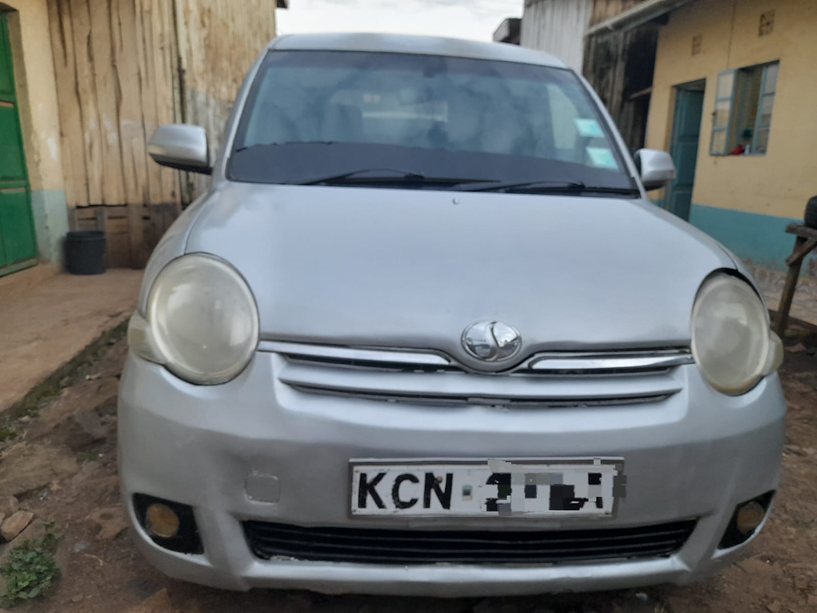 toyota sienta Image 1