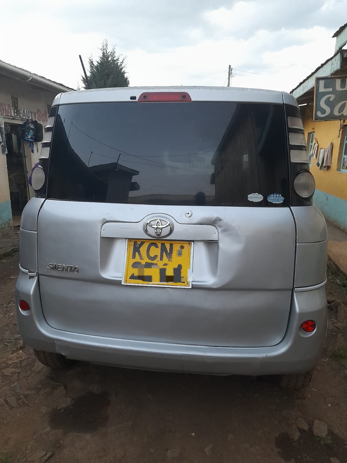 toyota sienta Image 3