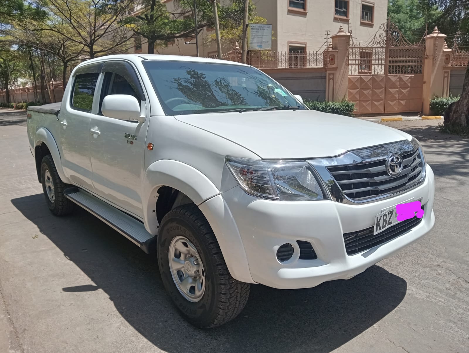 Toyota hilux Vigo Image 1